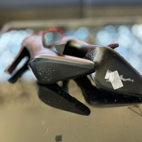 Elegant Red High Heels with Ankle Straps - Picture 4 of 5